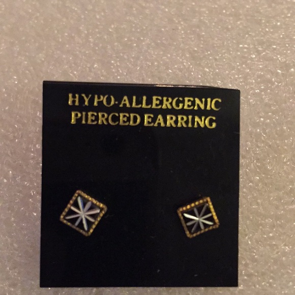 Hypo Allergenic earring - Picture 2 of 3